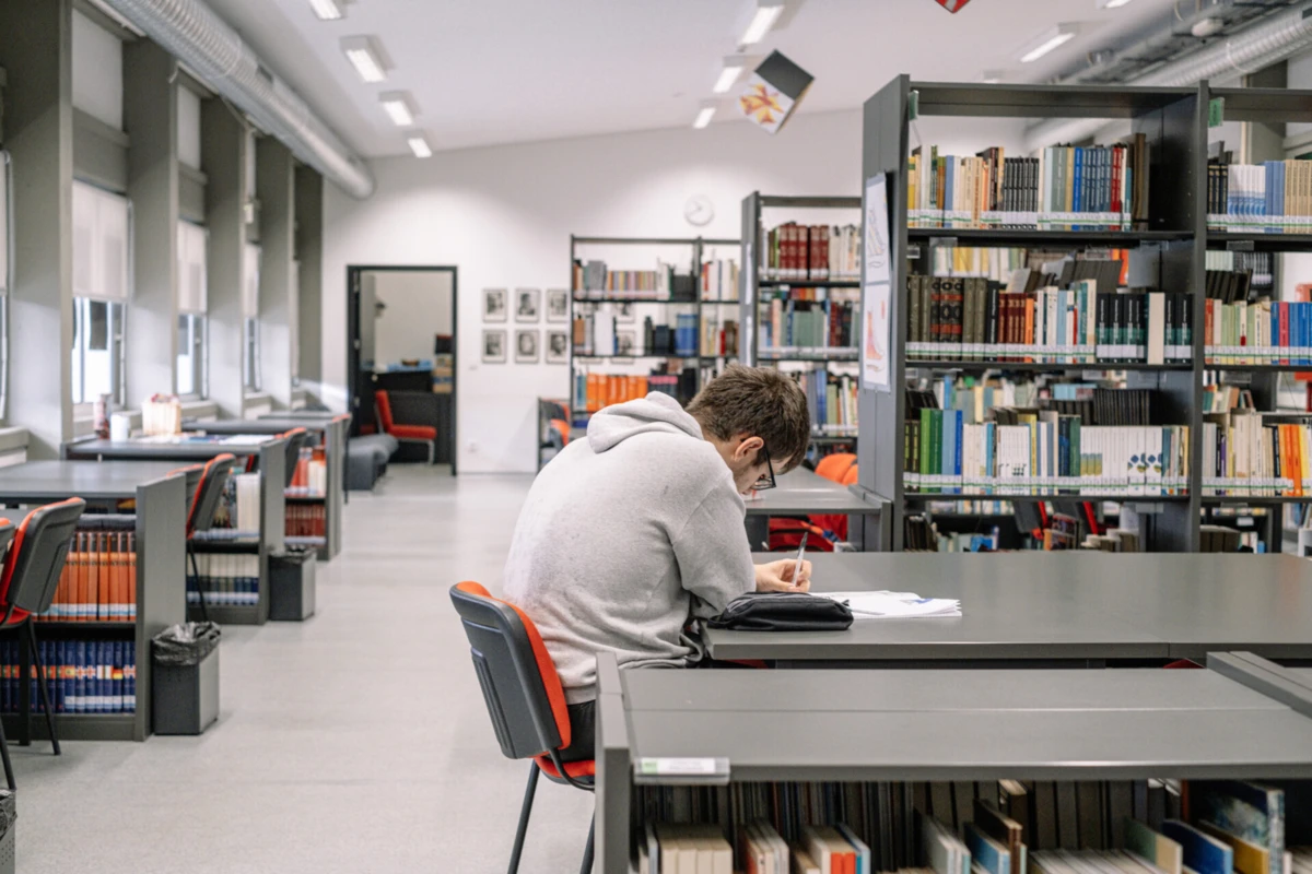 Imagem de contexto do artigo ISCTE mantém "posição pioneira" e preenche todas as vagas, Universidade do Porto lidera procura e destaca "excelência"