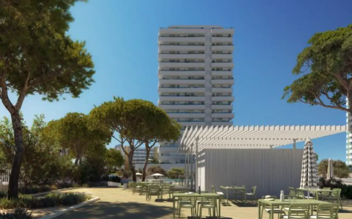 Imagem de contexto do artigo Algarve: construção de nova torre residencial em frente à praia da Rocha arranca em 2026
