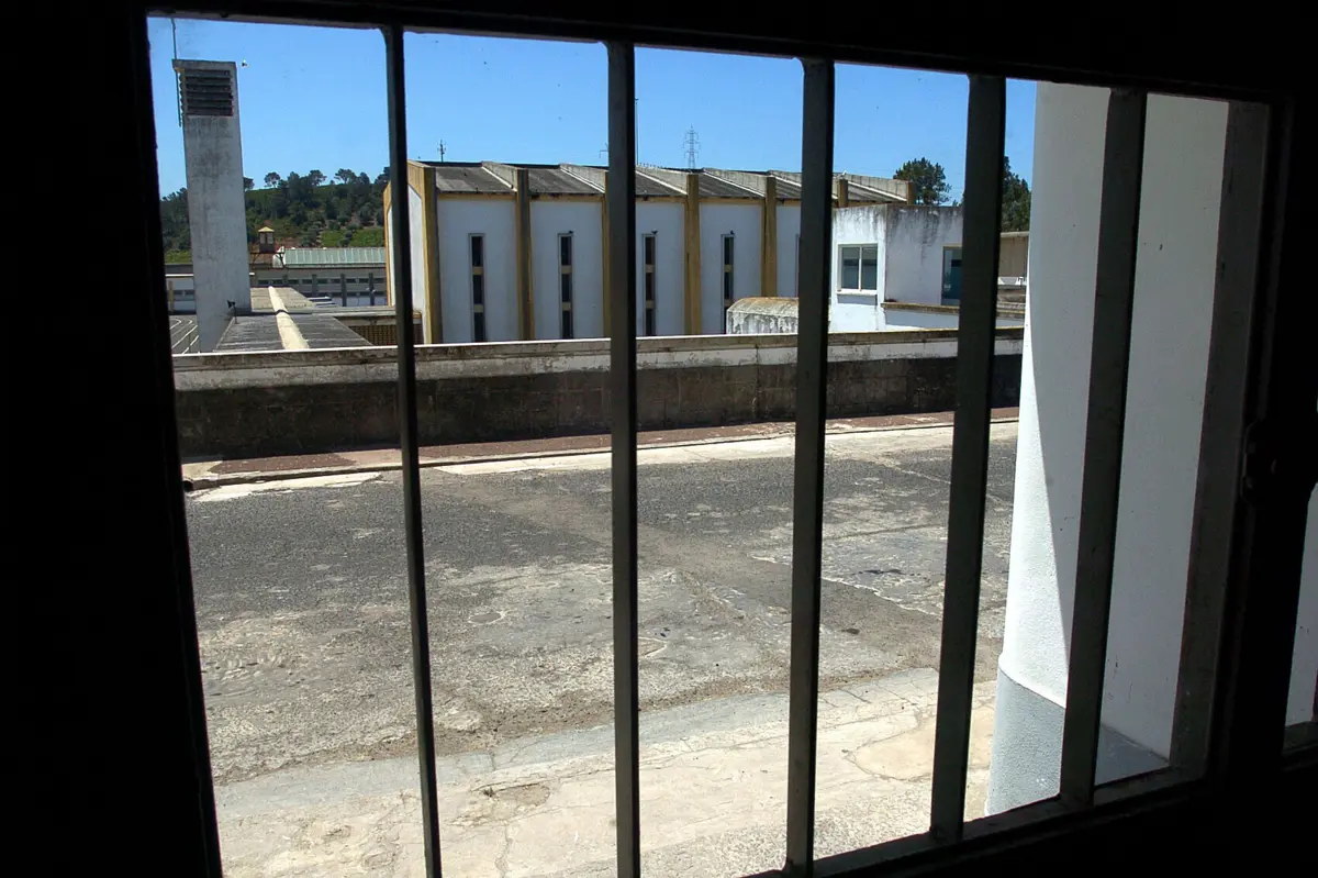 Imagem de contexto do artigo Vale de Judeus: acionada cooperação policial internacional para captura de cinco reclusos em fuga