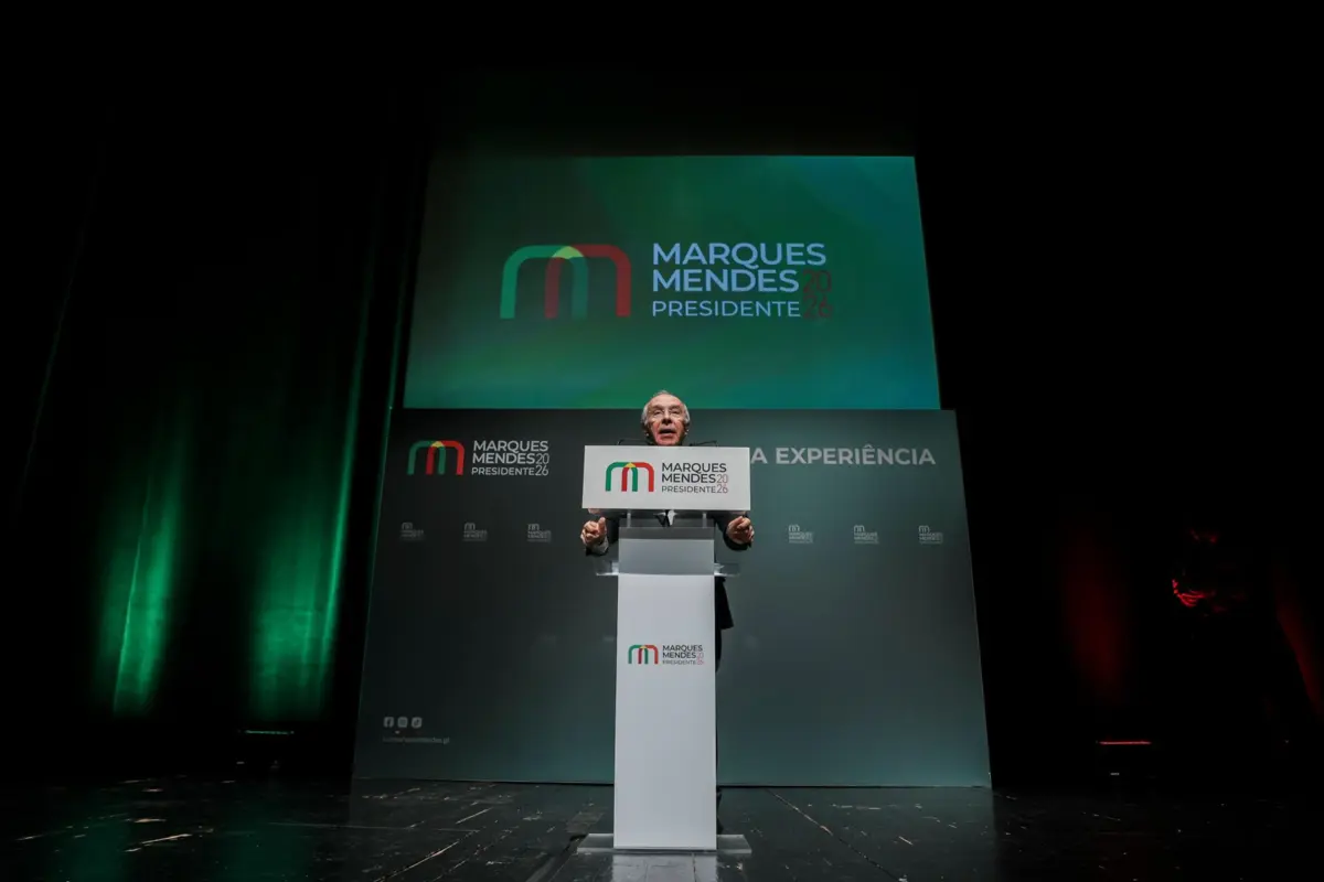 Imagem de contexto do artigo "Não levo ninguém ao engano." Marques Mendes acusa adversários de andarem "em guerra uns com os outros"