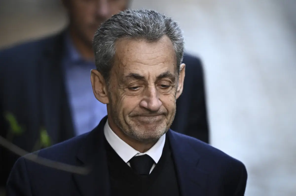Imagem de contexto do artigo Sarkozy chegou à prisão de La Santé e reafirmou estar inocente: "A verdade triunfará. Mas preço a pagar terá sido esmagador"