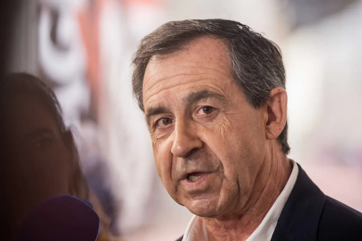 Imagem de contexto do artigo Rui Gomes da Silva confirma contactos com André Ventura e critica Montenegro