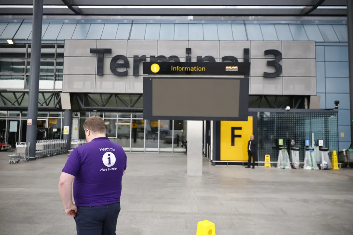 Imagem de contexto do artigo Aeroporto de Heathrow reabre parcialmente esta sexta-feira e totalmente no sábado