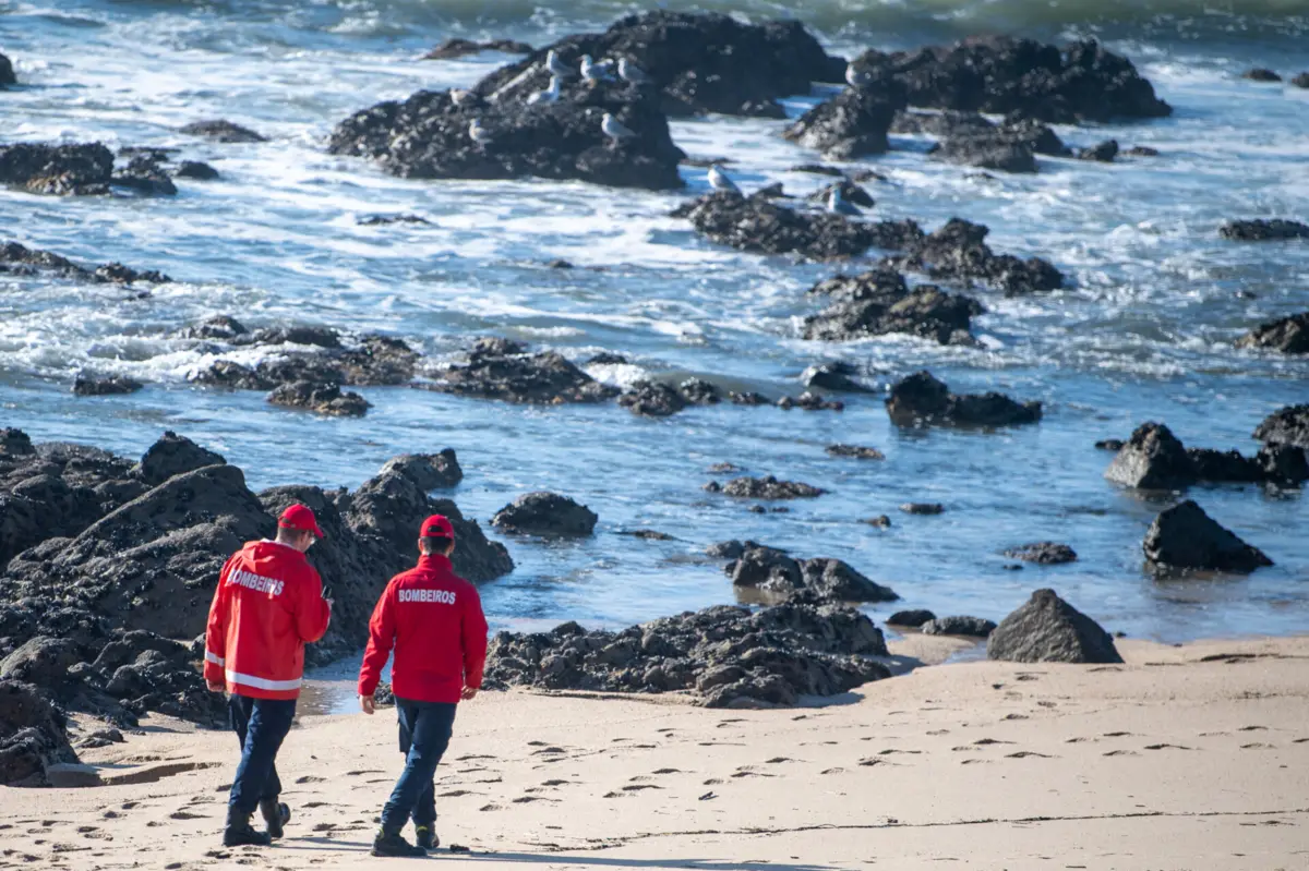 Imagem de contexto do artigo Homem e adolescente morrem após carro cair ao mar junto à marina da Póvoa de Varzim