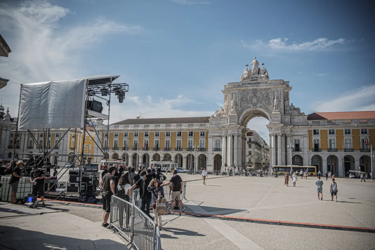 Imagem de contexto do artigo Passagem de ano condiciona trânsito na terça-feira na Praça do Comércio, em Lisboa. Saiba quais são os pontos de entrada