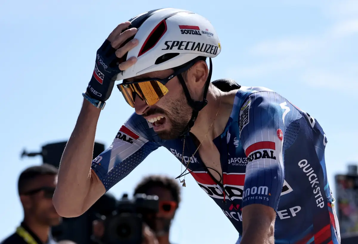 Imagem de contexto do artigo Valentin Paret-Peintre oferece primeira vitória deste Tour à França no Mont Ventoux. Pogacar segue líder