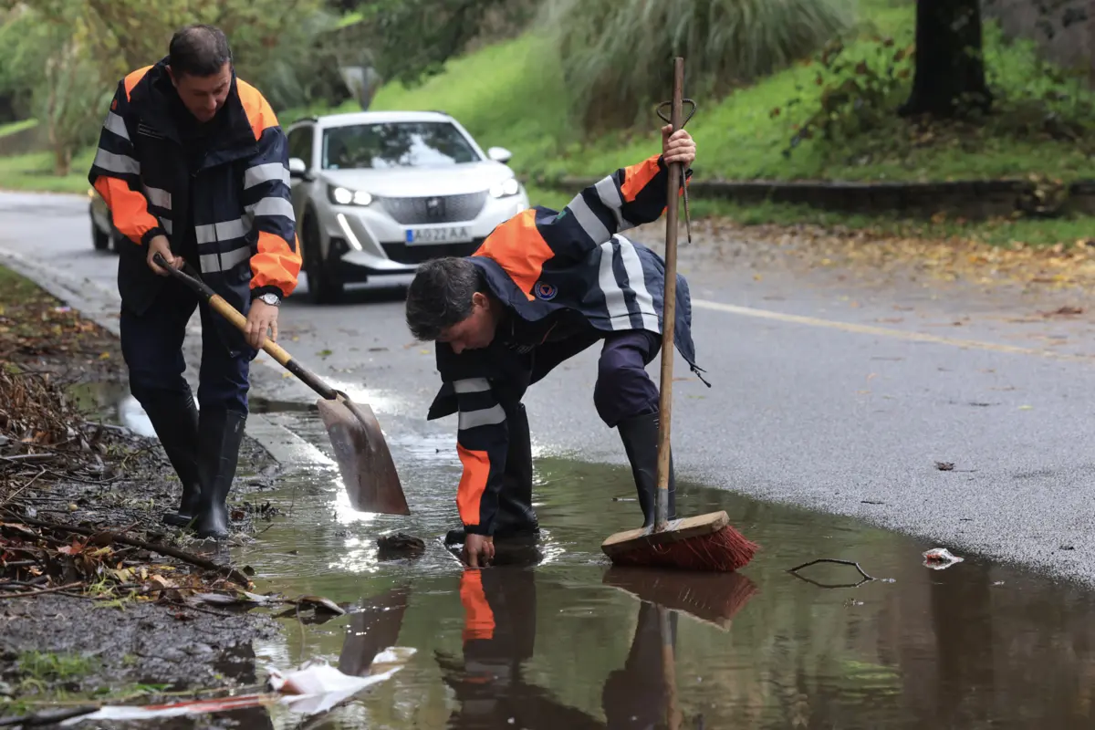 Imagem de contexto do artigo Chuva forte: Proteção Civil registou 86 ocorrências entre as 00h00 e as 06h00 desta quinta-feira
