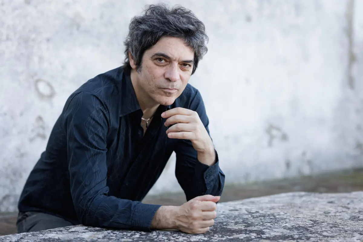 Imagem de contexto do artigo Saudade e futuro nos palcos de Fred Martins