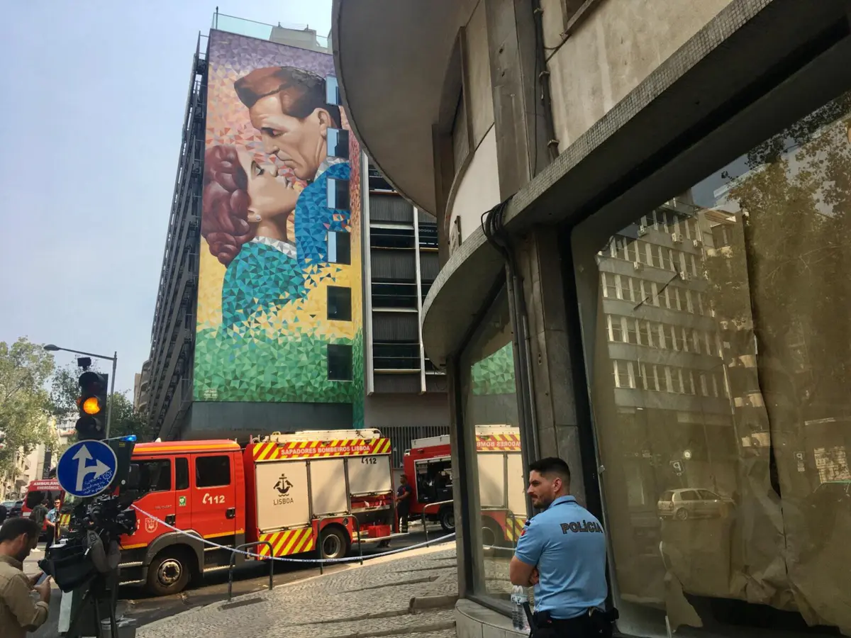 Imagem de contexto do artigo Derrame de produtos químicos obriga a evacuar residência universitária em Lisboa