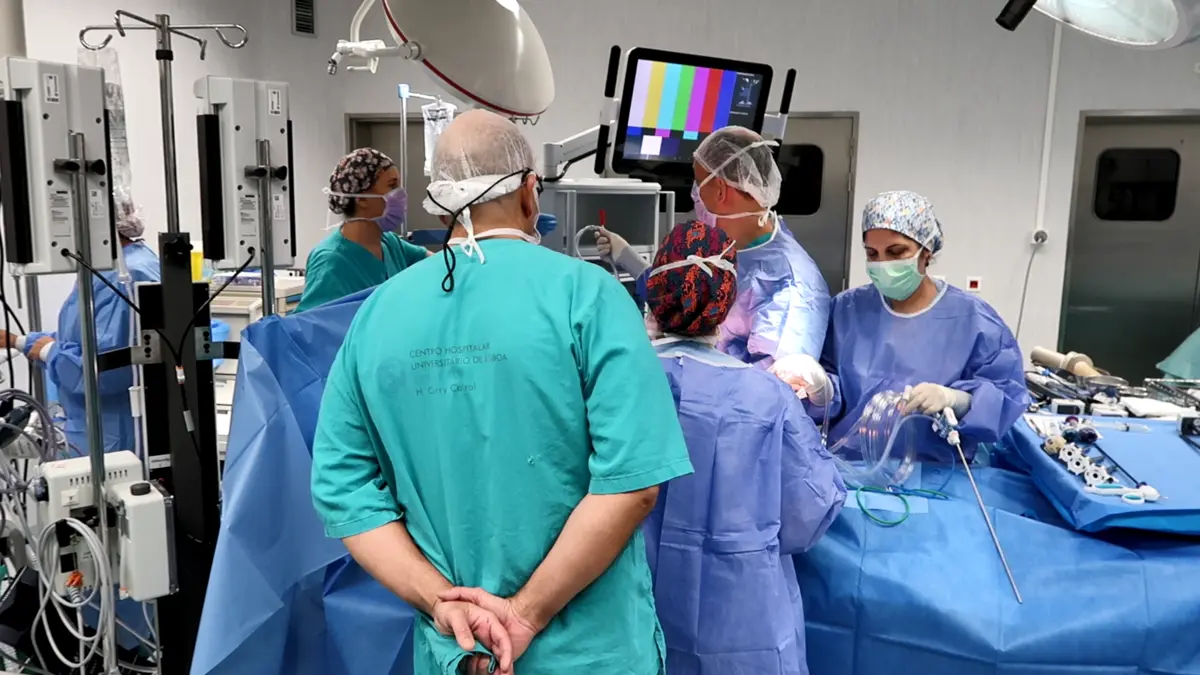 Imagem de contexto do artigo Vídeo: Hospital Curry Cabral faz primeiro transplante hepático com robótica na Europa