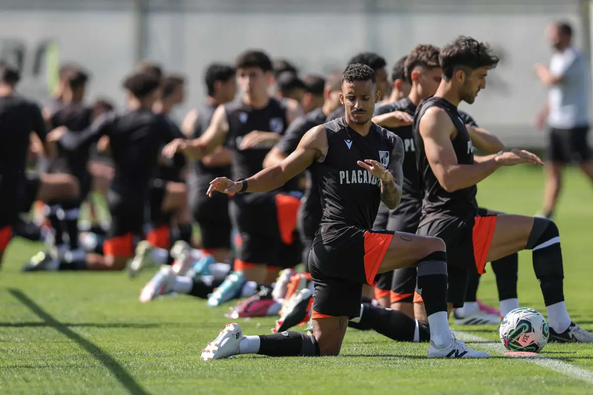 A primeira mão realiza-se no Estádio Centenário em Malta, com uma capacidade para três mil pessoas