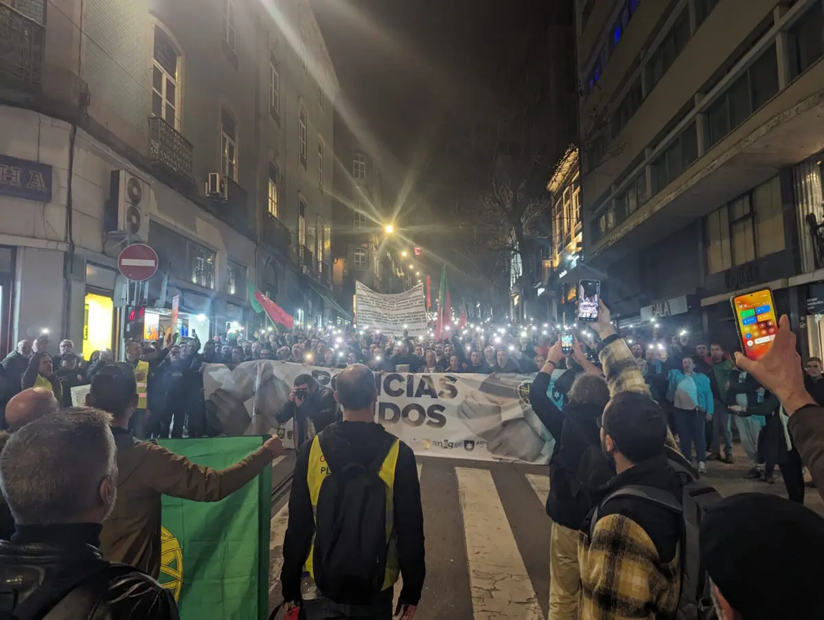 Imagem de contexto do artigo Organização estima que mais de 20 mil polícias estiveram em manifestação no Porto