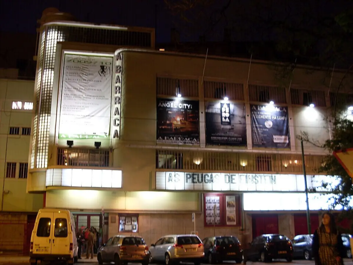 Imagem de contexto do artigo Teatro A Barraca: Adérito Lopes agredido por "grupo de neonazis" em Lisboa, ator hospitalizado
