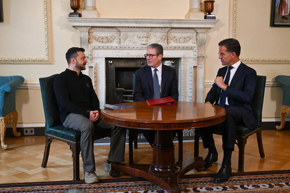 As telas fazem parte de uma série de estudos para o mural de 10 metros de largura "O Jardim de Crivelli"