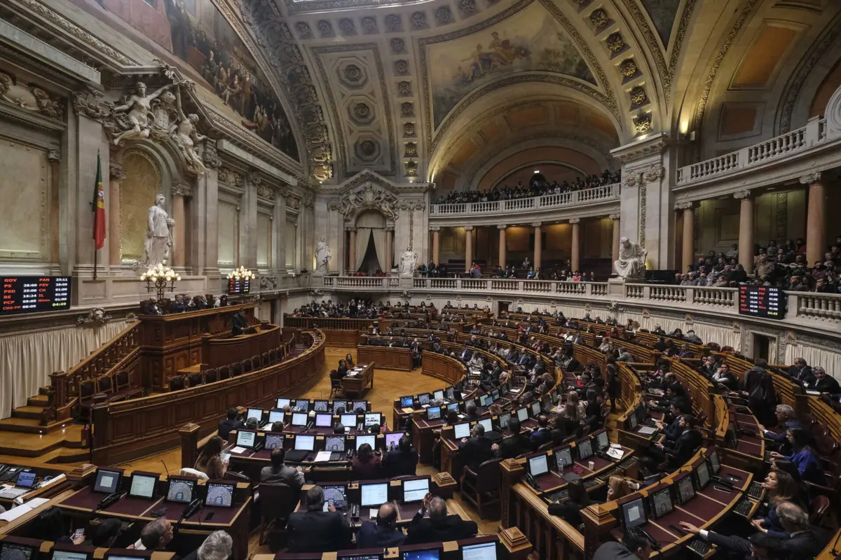 Imagem de contexto do artigo Apenas seis governos cumpriram a totalidade do mandato em democracia