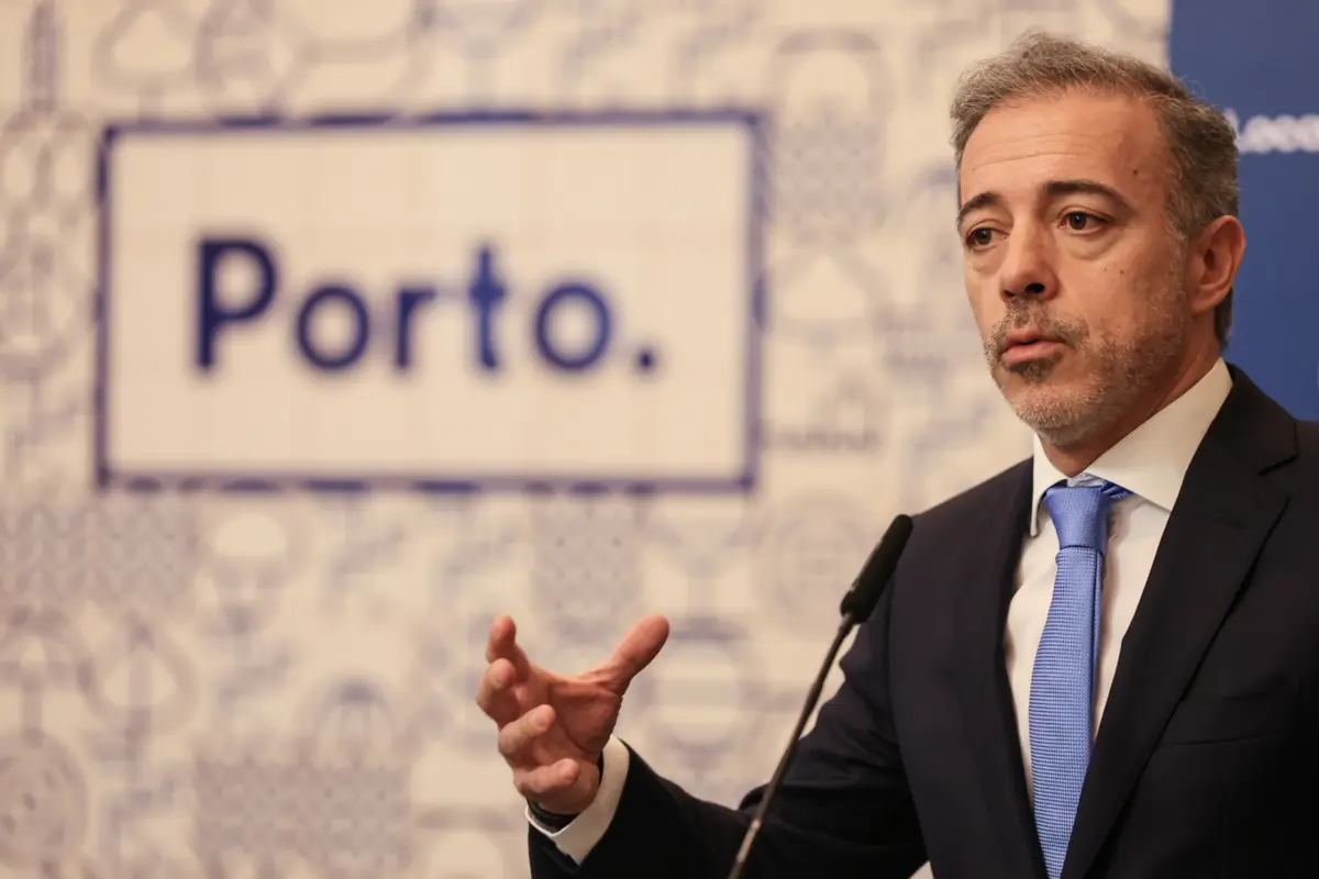 Imagem de contexto do artigo Autárquicas. Pedro Duarte promete transportes públicos gratuitos para os residentes no Porto