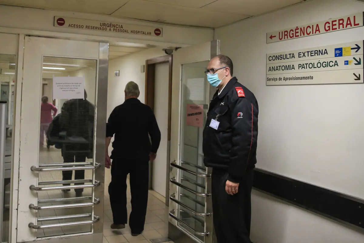 O novo caso é um homem, de 29 anos, que está "clinicamente bem"