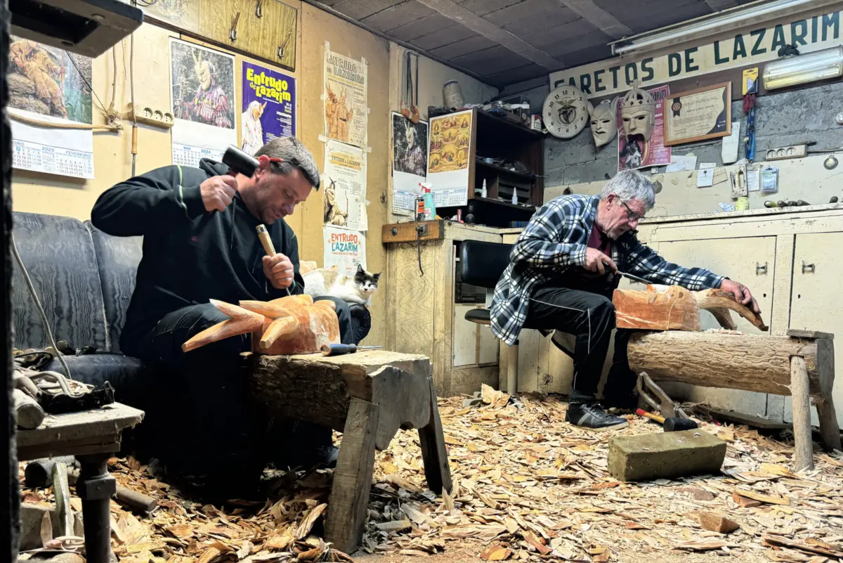 Os artesãos Luís e Adão