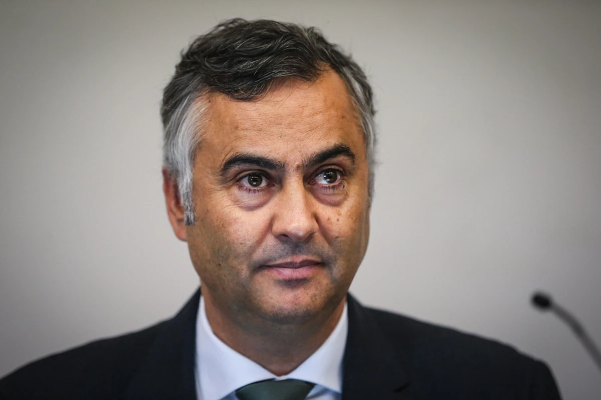 Imagem de contexto do artigo Apoio à deslocação e horas extraordinárias de professores pagos até final do ano com retroativos