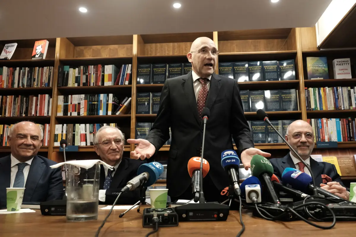 Imagem de contexto do artigo Pedro Passos Coelho tenciona continuar "fora da atividade política e partidária"