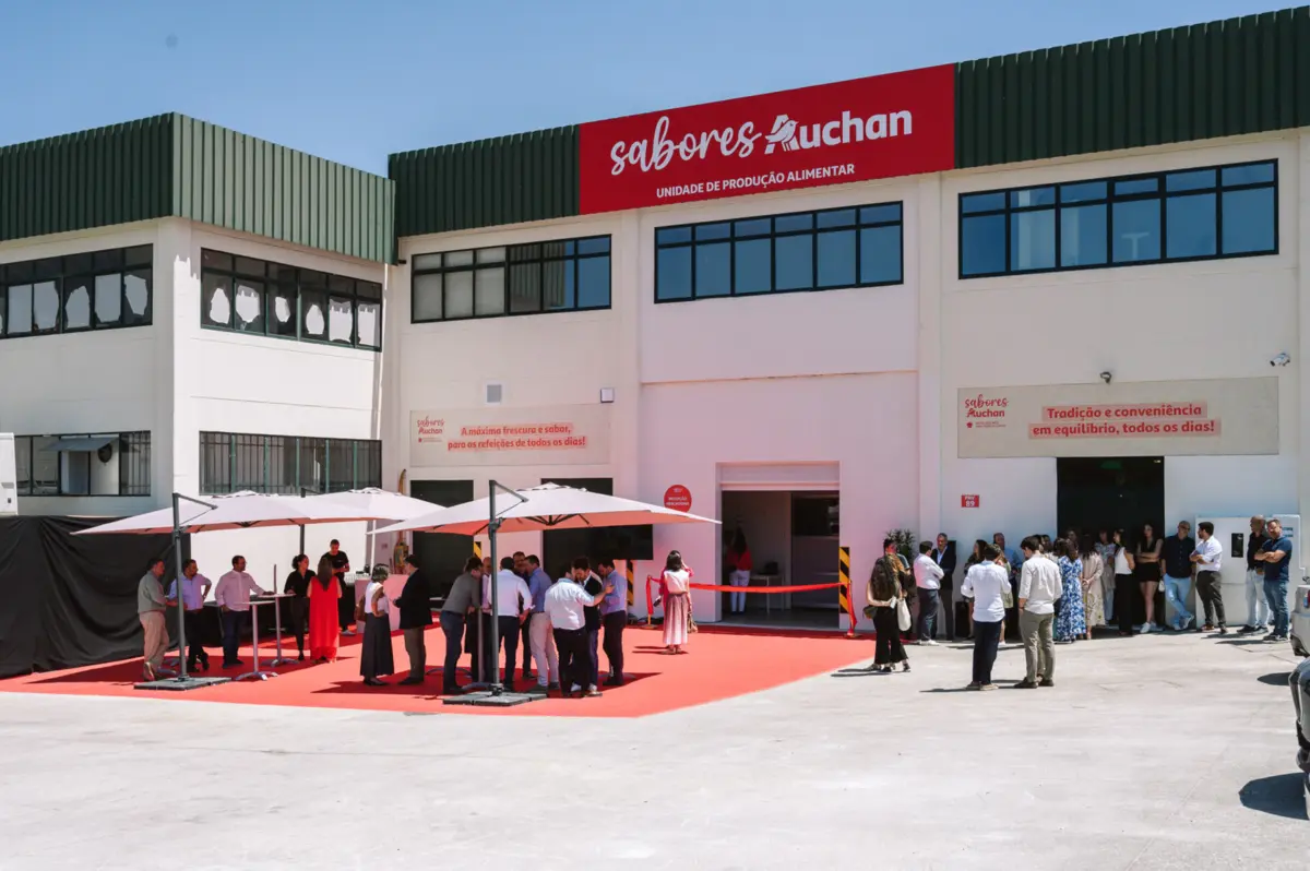 Imagem de contexto do artigo Auchan investe cinco milhões de euros em unidade de produção alimentar e cria 61 empregos