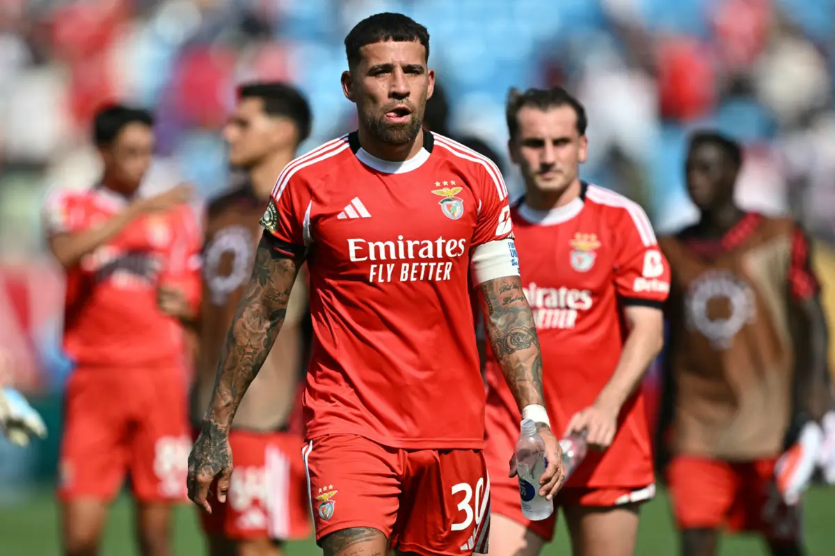 Imagem de contexto do artigo "Vamos com tudo." Otamendi renova com Benfica até 2026