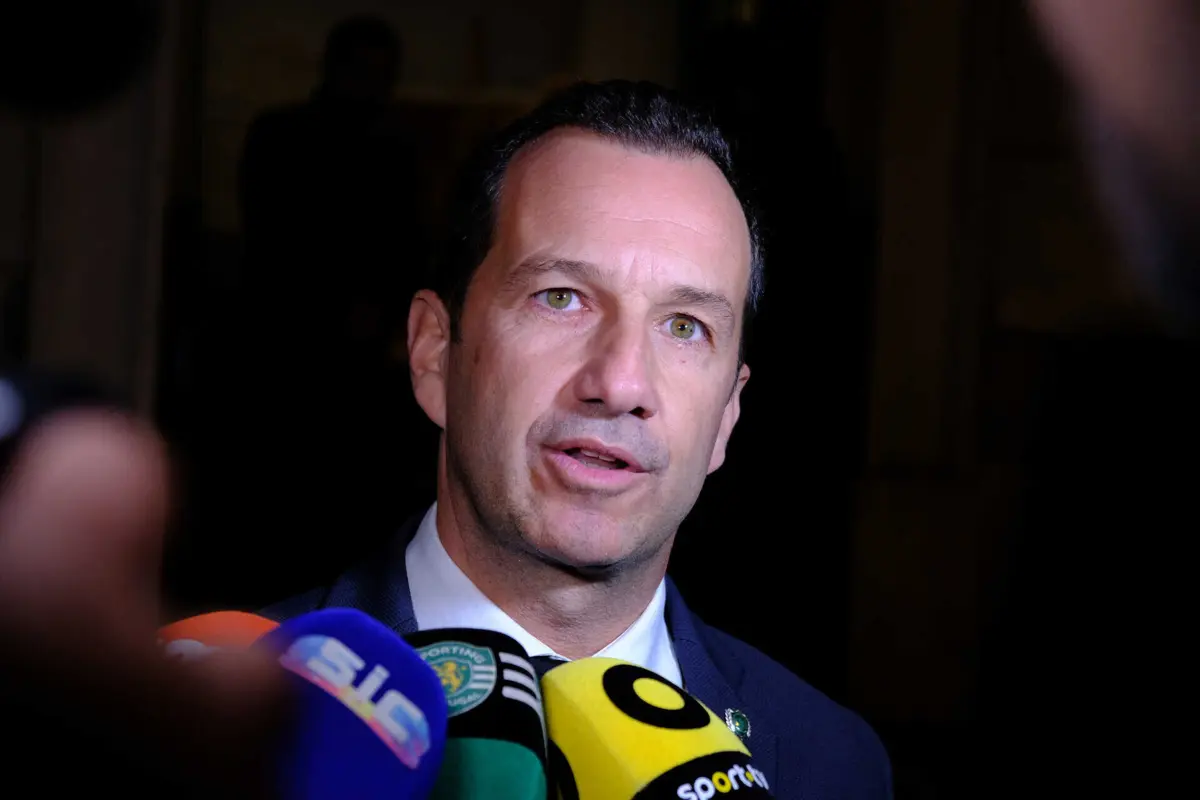 Imagem de contexto do artigo "Um dos grandes da história do Sporting." Varandas lamenta morte de Aurélio Pereira