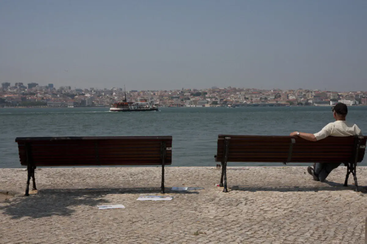 Imagem de contexto do artigo Dois desaparecidos após colisão entre ferry e pequena embarcação no Rio Tejo
