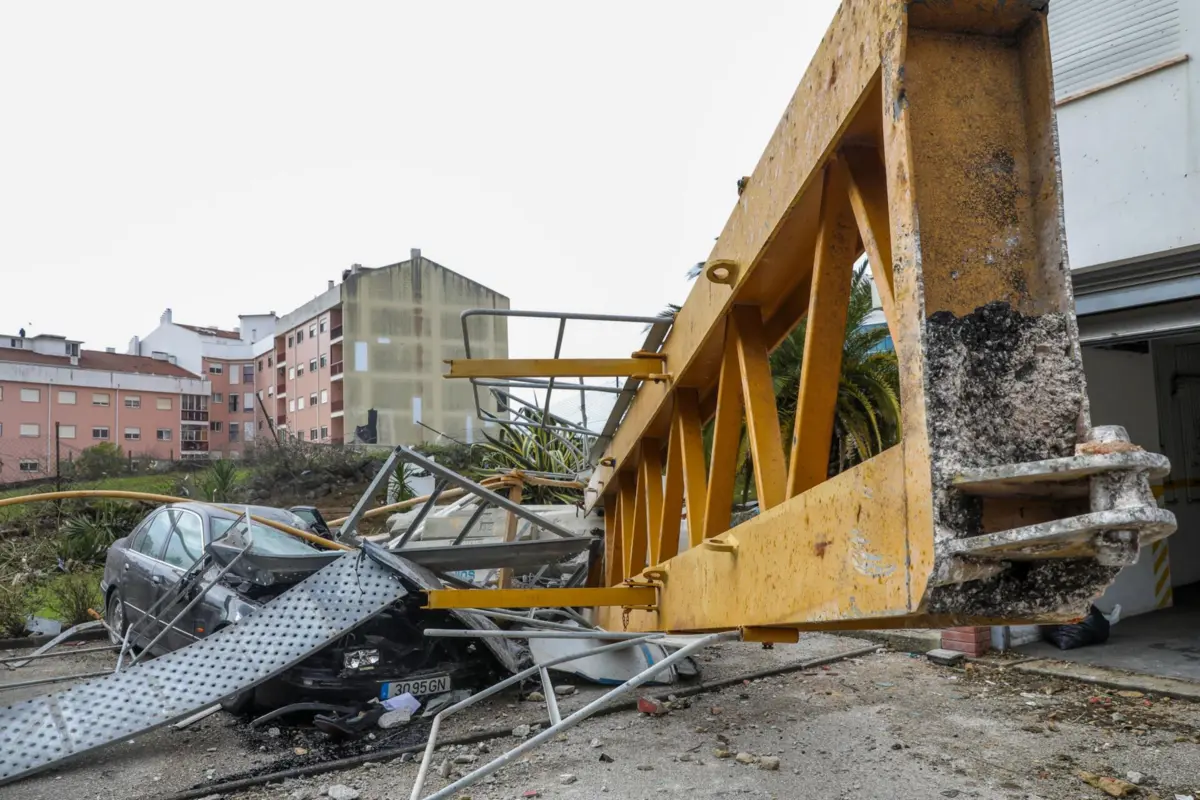 Imagem de contexto do artigo Queda de grua na Figueira da Foz obriga a realojamento de seis pessoas