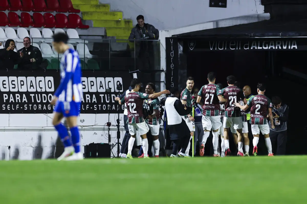 Imagem de contexto do artigo Fumarada dos dragões não apaga o brilho do Estrela da Amadora: FC Porto falha subida ao pódio. Veja os golos
