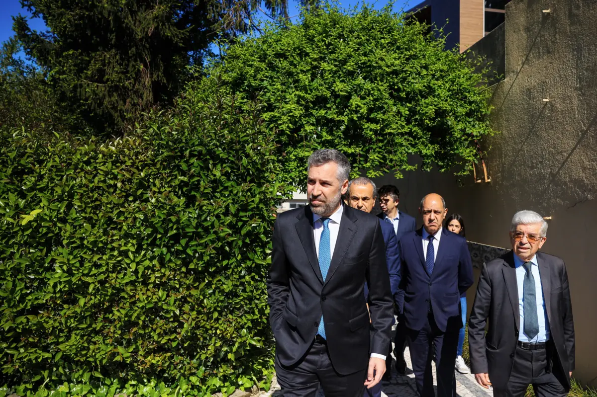 Os três dias de luto pela morte do Papa Francisco começaram esta quinta-feira e prolongam-se até sábado, dia das cerimónias fúnebres