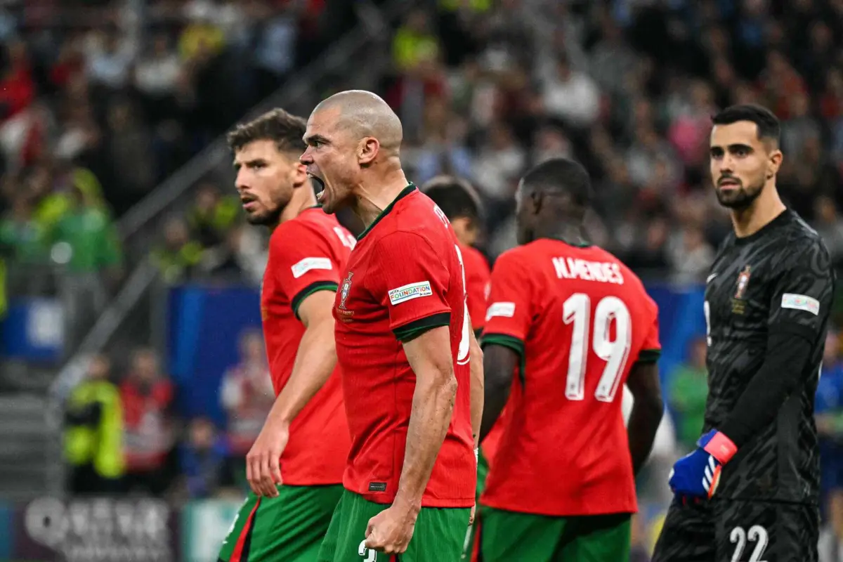 Na frente, mantém-se a campeã mundial Argentina
