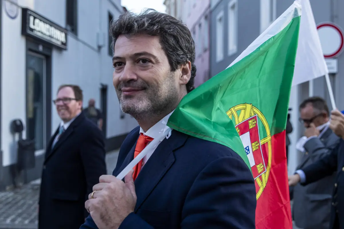 Imagem de contexto do artigo "Vitória da dignidade sobre o ódio." Comunidade cigana diz que derrota de Ventura é "democracia a funcionar"