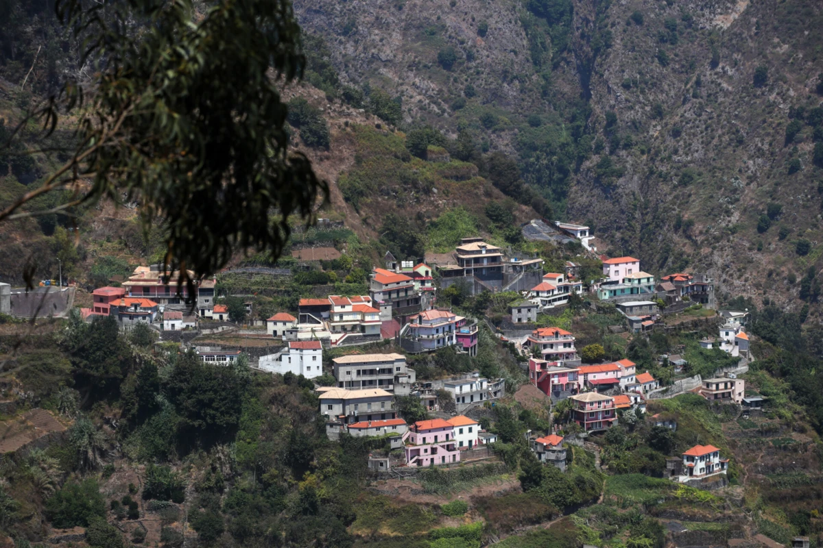 Imagem de contexto do artigo Fogo na Madeira continua sem fim à vista. Até circular pela ilha já se tornou difícil