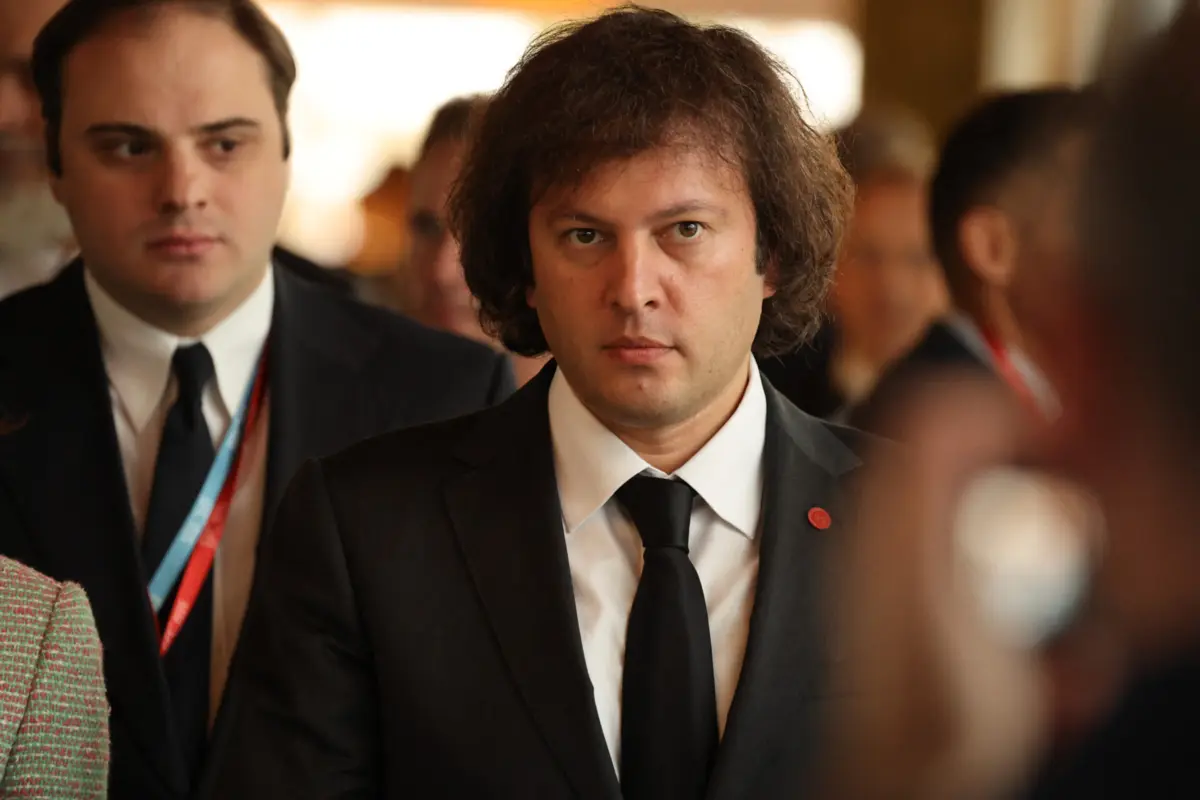 Desde a invasão da Ucrânia pela Rússia, o partido Sonho Georgiano tem sido acusado de tendências autoritárias e de procurar a aproximação a Moscovo