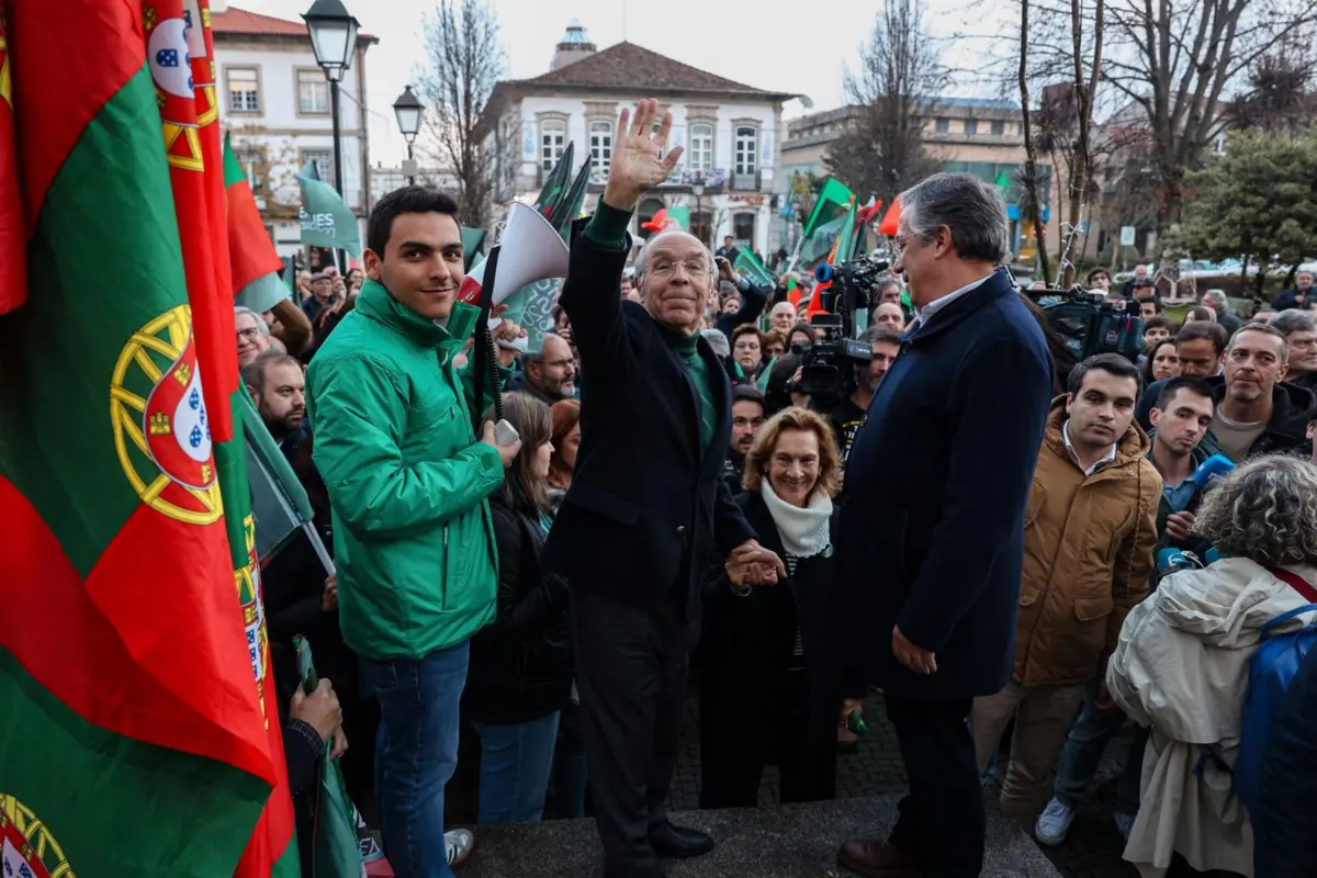 Luís Marques Mendes esta tarde numa ação de campanha em Fafe