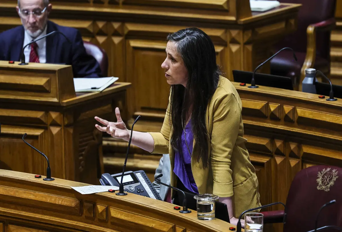 Imagem de contexto do artigo "Herança Social" pelo IRS Jovem. Livre quer dar cinco mil euros a quem nasce em Portugal