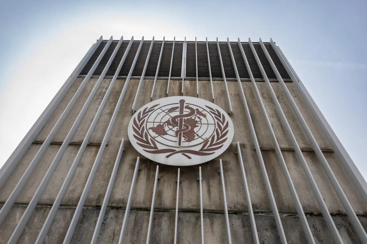 Imagem de contexto do artigo OMS desmente Trump e nega relação entre uso de paracetamol por grávidas e autismo