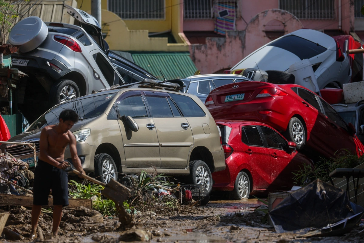 A devastação provocada pelo tufão afetou quase dois milhões de pessoas e desalojou mais de 560 mil residentes