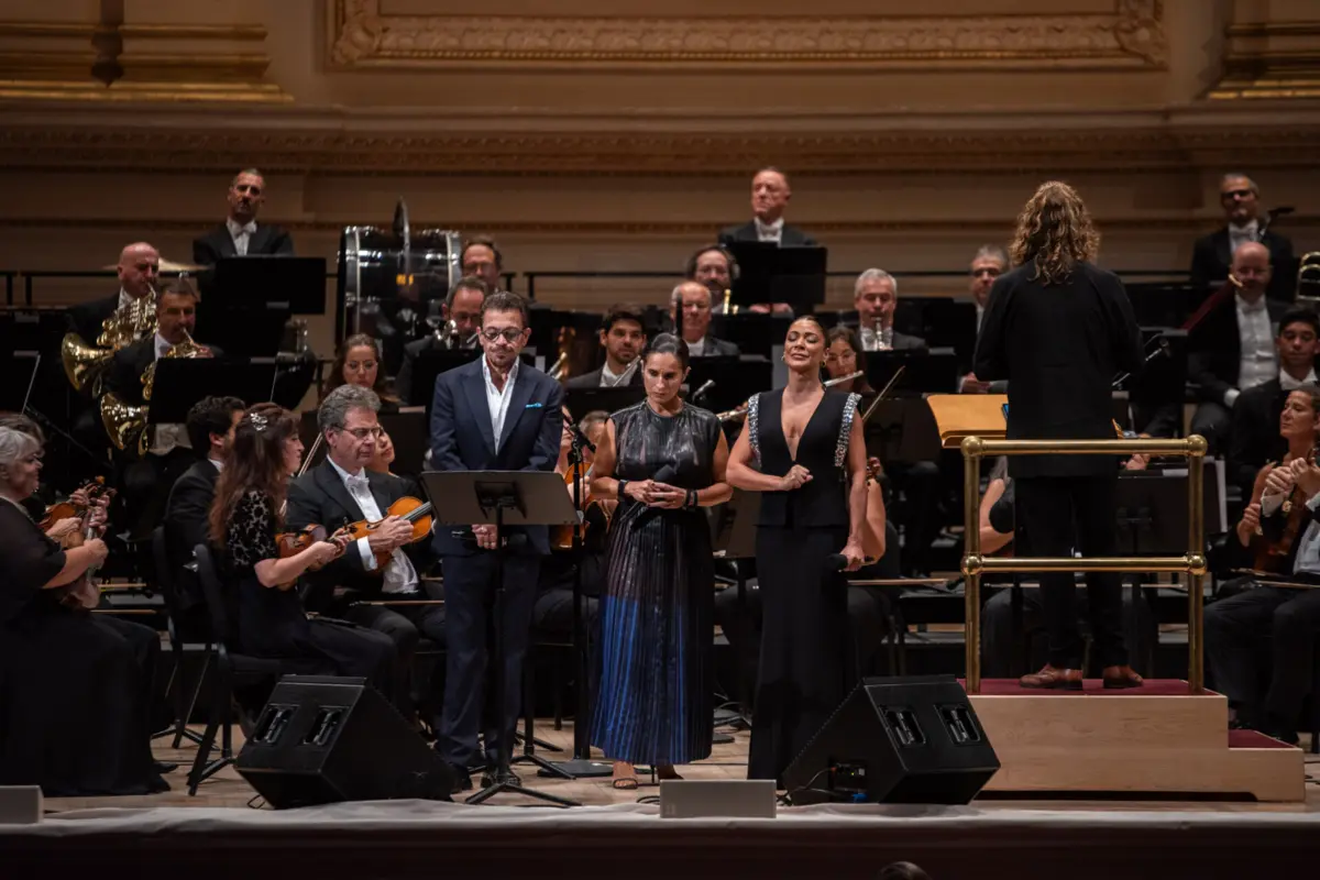 Imagem de contexto do artigo Perfeito coração português na homenagem a Amália Rodrigues num Carnegie Hall cheio