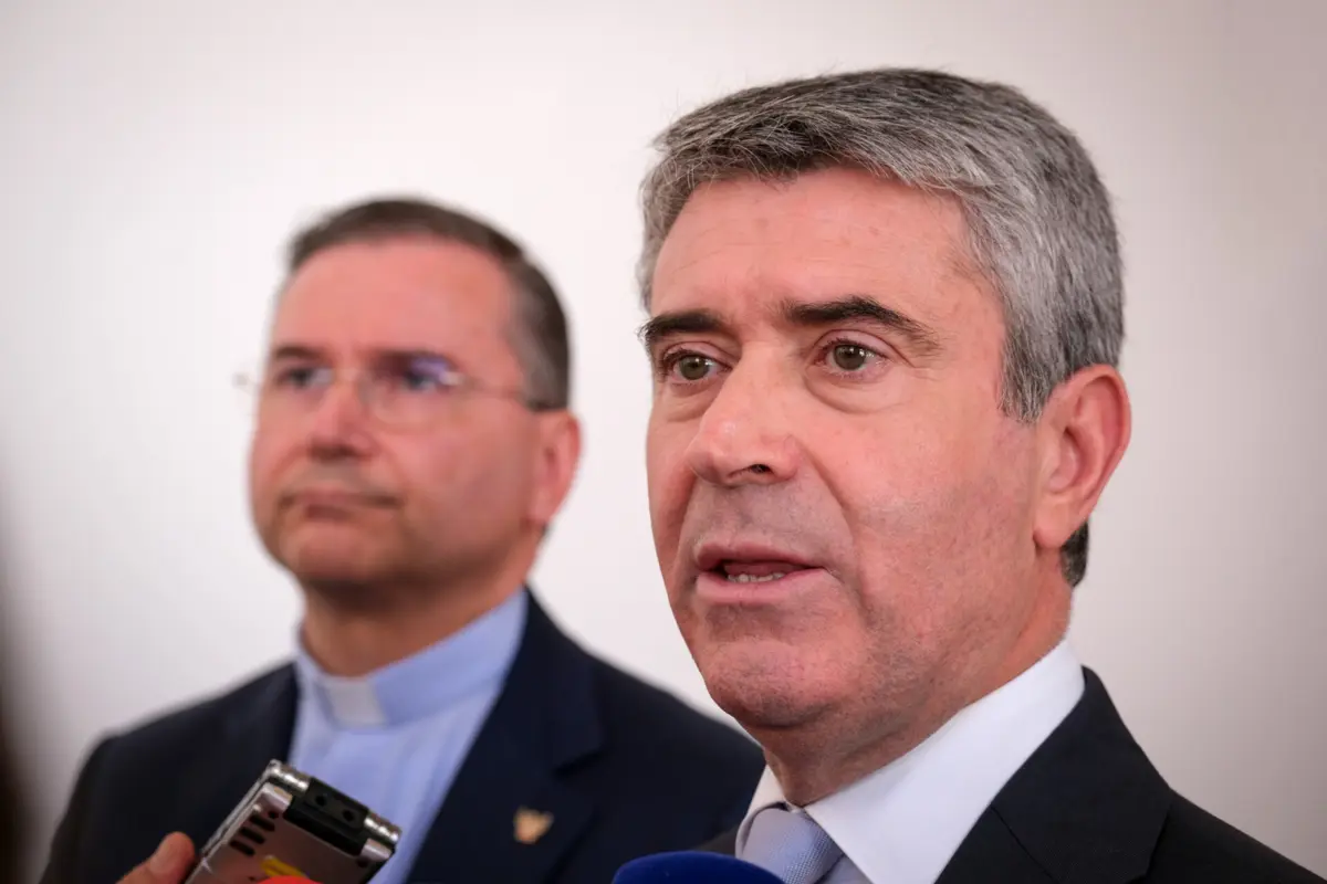 Imagem de contexto do artigo José Luís Carneiro diz que substituição de governador do Banco de Portugal é uma “decisão negativa”