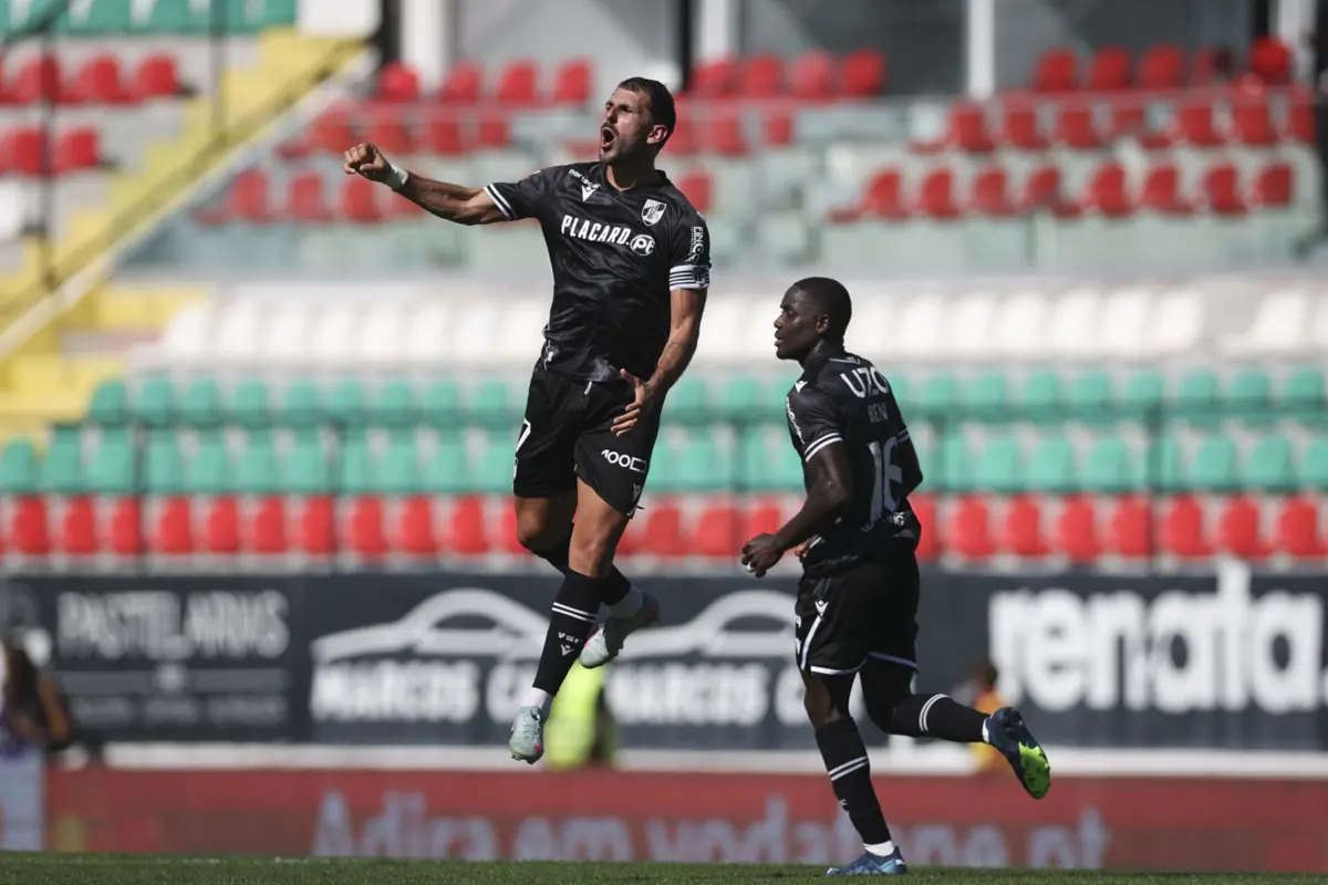 Um golo de Nélson Oliveira (na foto) e outro de Ndoye garantiram o triunfo dos minhotos