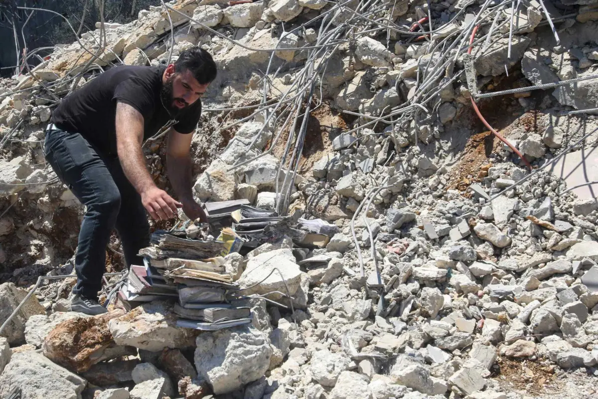 O tribunal considerou que Israel "tem a obrigação de cessar imediatamente todas as novas atividades de colonização"