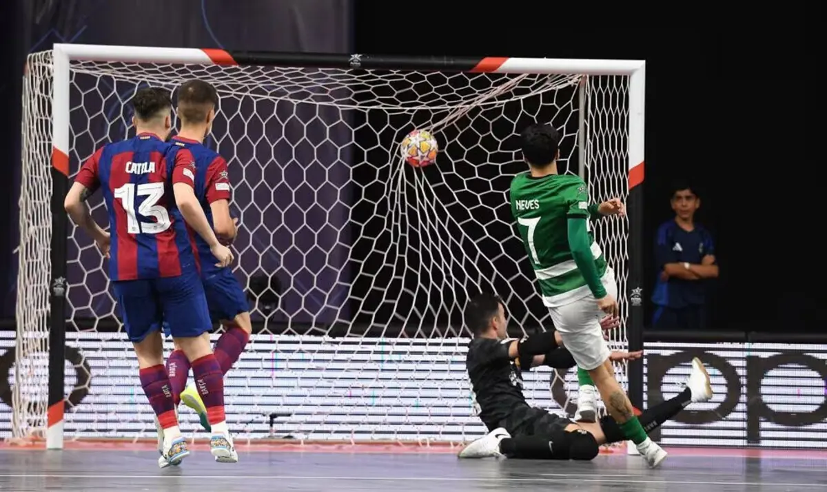 Imagem de contexto do artigo Sporting derrotado pelo Barcelona e fora da final da Champions de futsal. Veja os golos