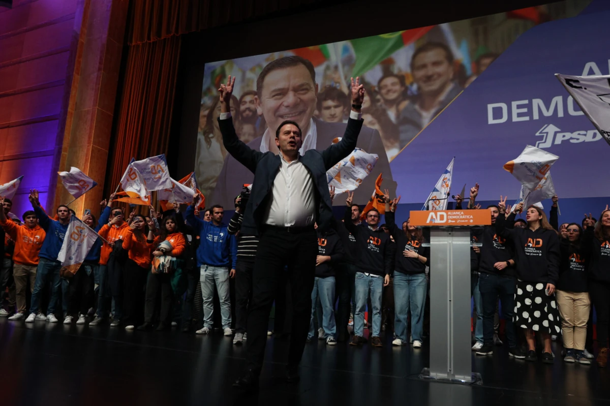 Luis Montenegro discursa no comício no Europarque em Santa Maria da Feira