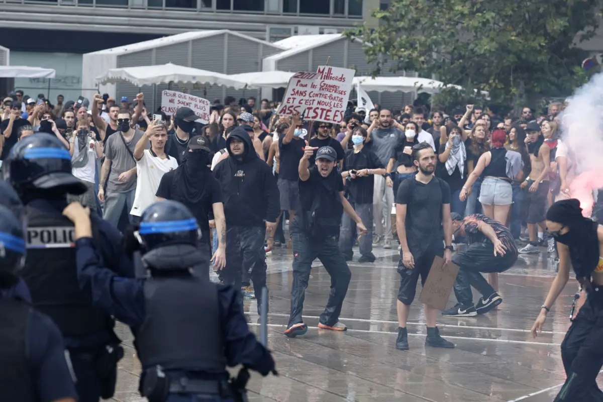 Imagem de contexto do artigo França vive "quinta-feira negra" com uma greve nacional e manifestações sem precedentes