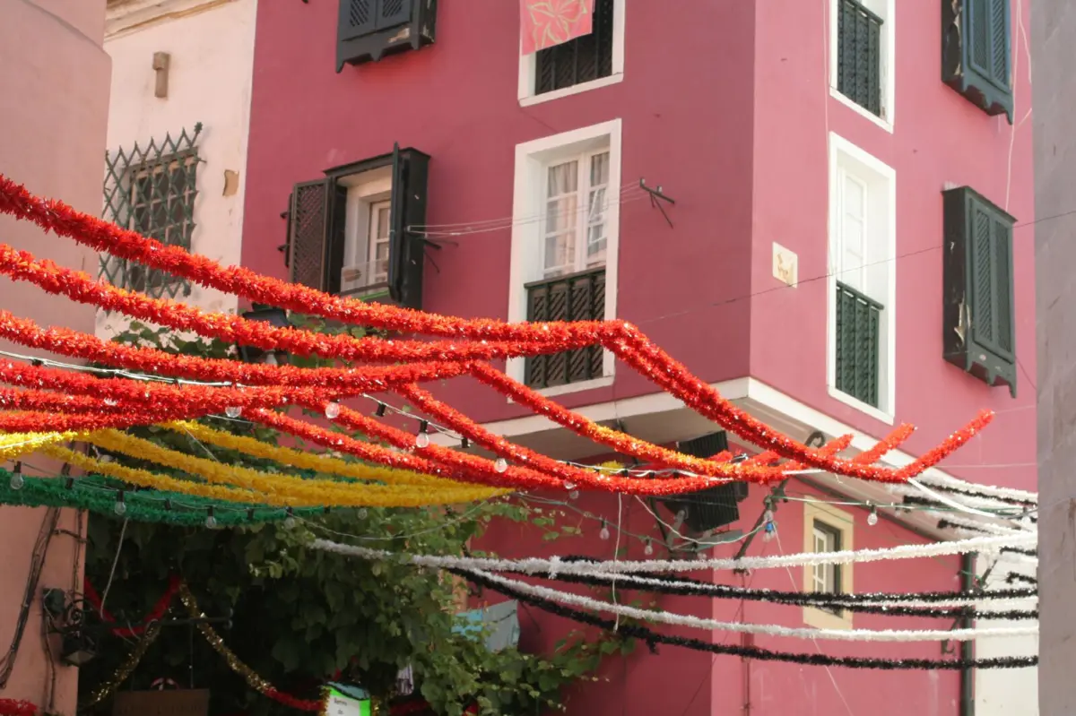 Imagem de contexto do artigo Divergente impedida de realizar Arraial dos Santos Populares acusa Junta de Freguesia de Arroios de "boicote" e discriminação