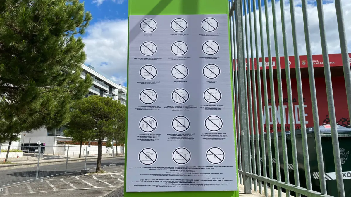 Imagem de contexto do artigo Taylor Swift em Lisboa: afinal, será proibido entrar com "qualquer recipiente ou garrafa" no Estádio da Luz