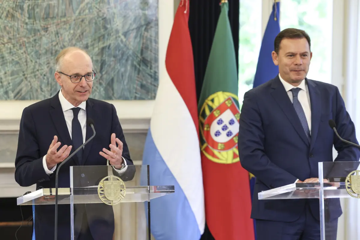 O primeiro-ministro do Luxemburgo, Luc Frieden, com o primeiro-ministro português, Luís Montenegro