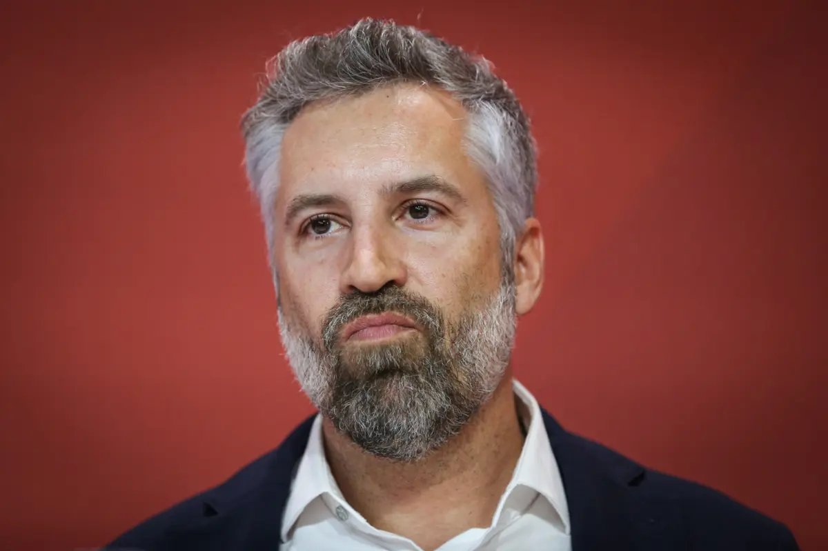 Pedro Nuno Santos considera que o "encerramento das portas" às grávidas "é muito preocupante"